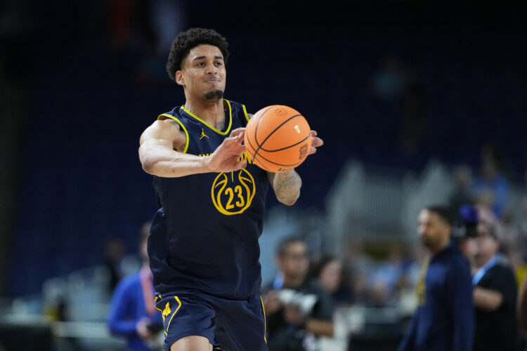 Arizona coach stays and Michigan awaits the Wildcats for heavyweight game at a distracted Final Four
